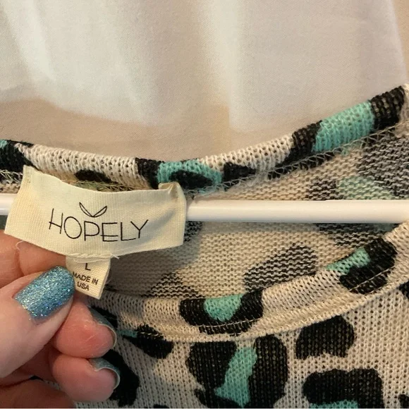 Hopely Women’s Short Sleeve Light Blue Leopard Print Waffle Knit Size Large - Picture 2 of 13